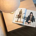 Laura Daire Split